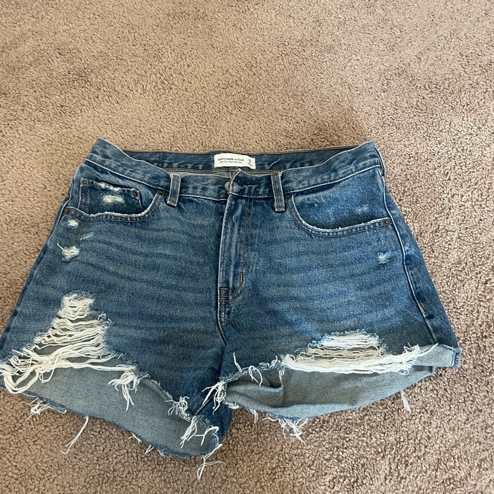 Abercrombie & Fitch Mid Rise Boyfriend Short